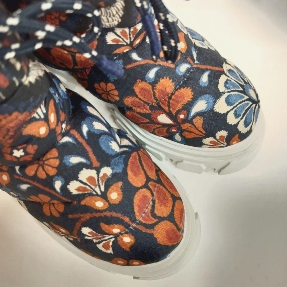 FARM RIO Lug Sole Puffer Bootie Pineapple Flower Women 6.5 Chunky Floral Quilted